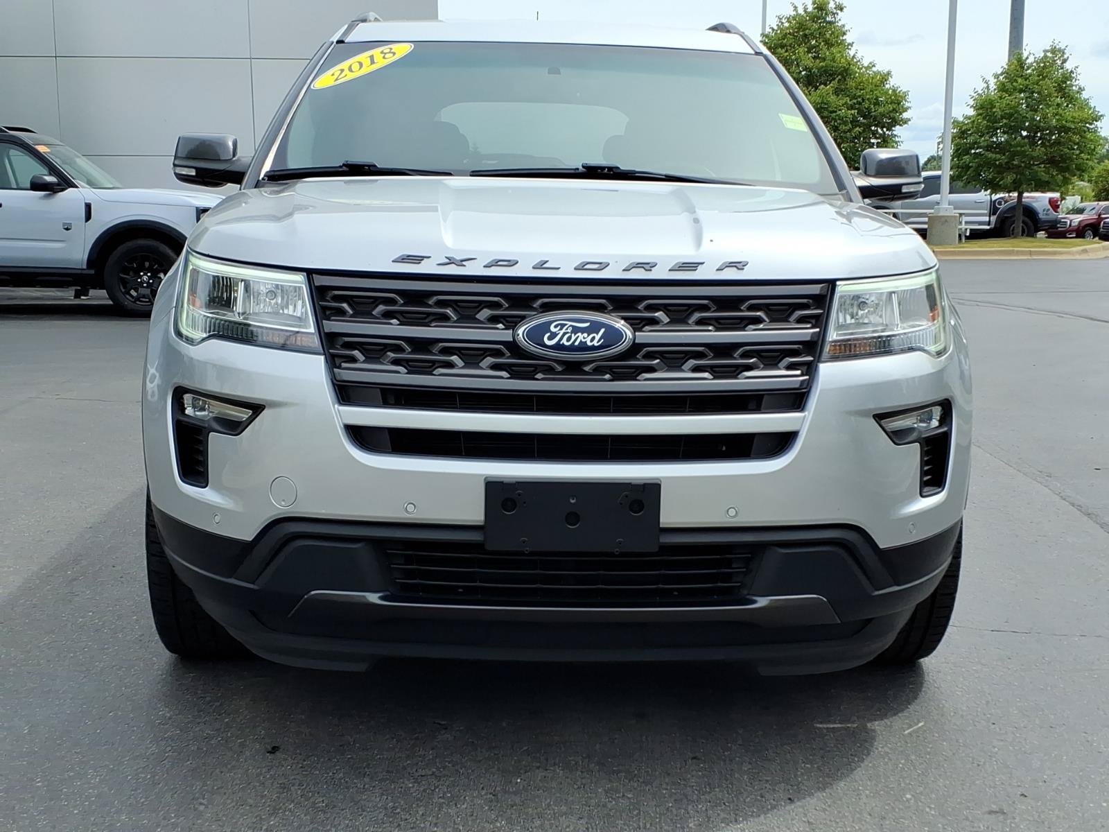 Certified 2018 Ford Explorer XLT w/ Equipment Group 202A AWD/4WD image 2