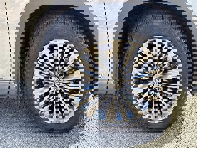 Used 2020 Toyota Highlander Platinum image 9