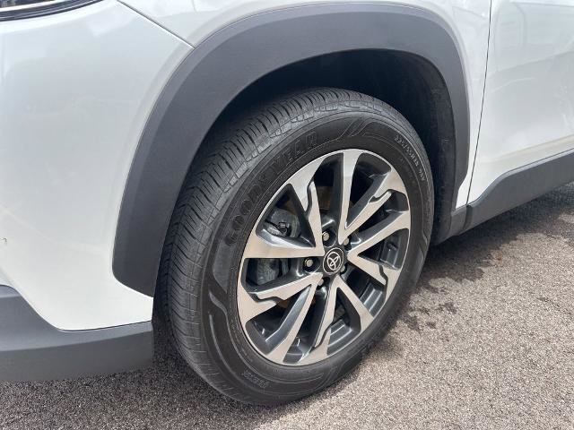 Used 2025 Toyota Corolla Cross XLE w/ Convenience Package AWD/4WD image 16