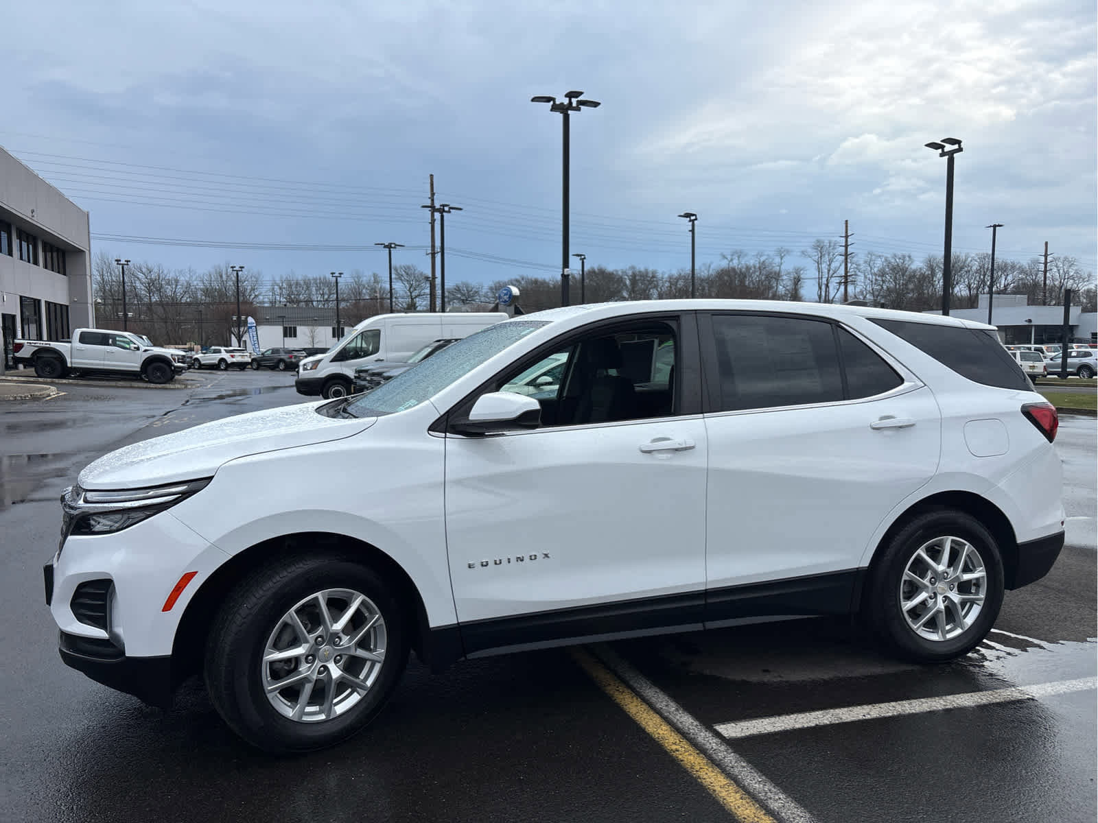 Used 2022 Chevrolet Equinox LT image 2