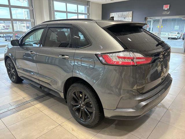 Certified 2024 Ford Edge SE w/ Black Appearance Package image 3