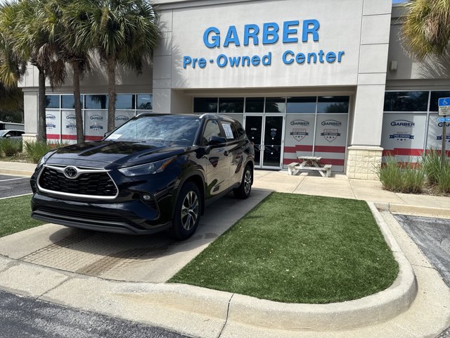 Used 2023 Toyota Highlander XLE AWD/4WD image 9