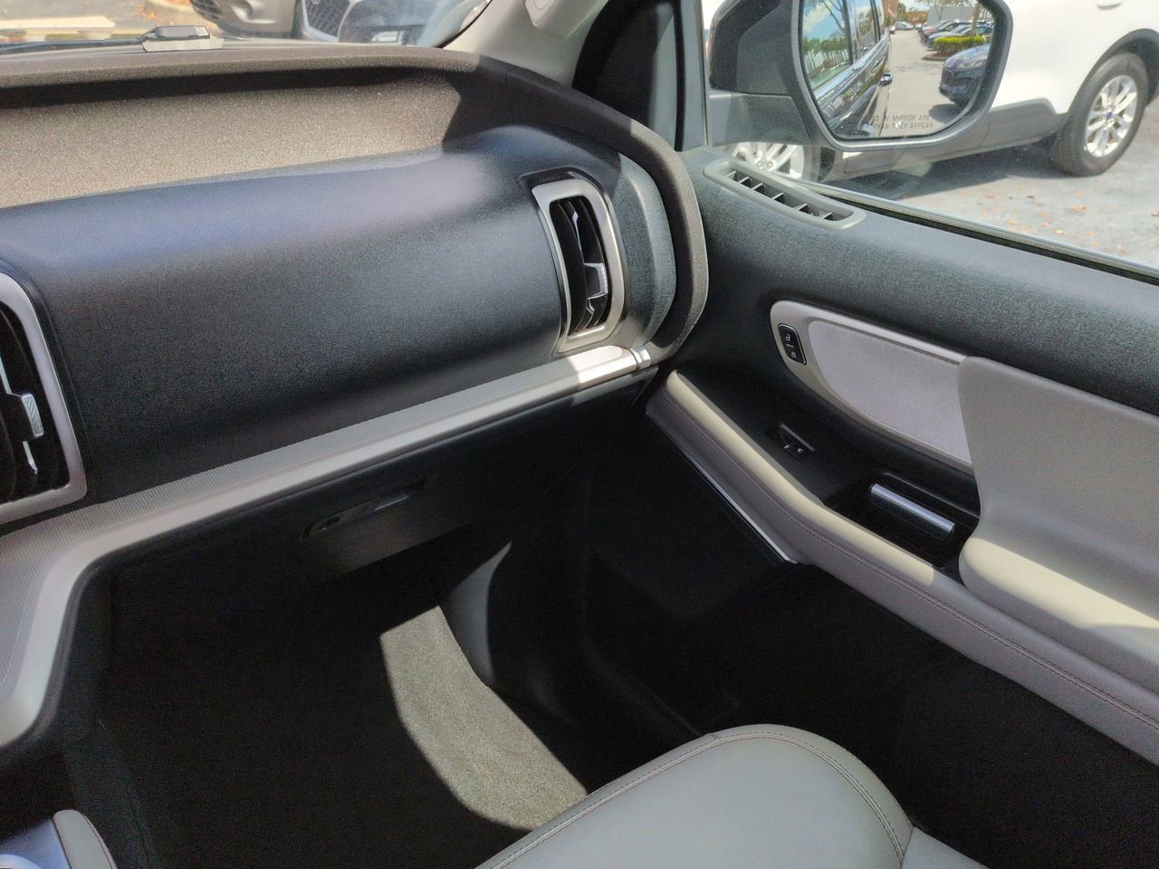 Certified 2025 Ford Expedition Active image 17