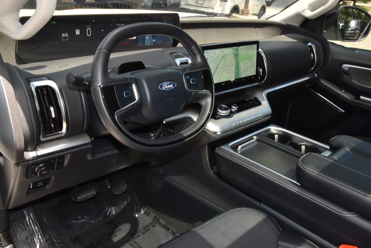 Certified 2025 Ford Expedition Max Platinum w/ Driver's Package AWD/4WD image 35