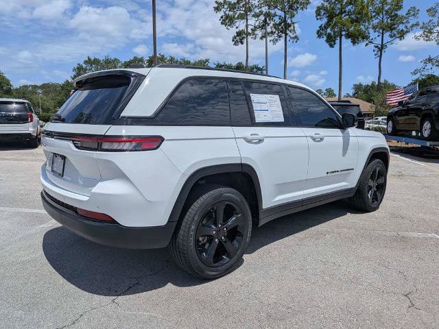 Used 2023 Jeep Grand Cherokee Altitude AWD/4WD image 3