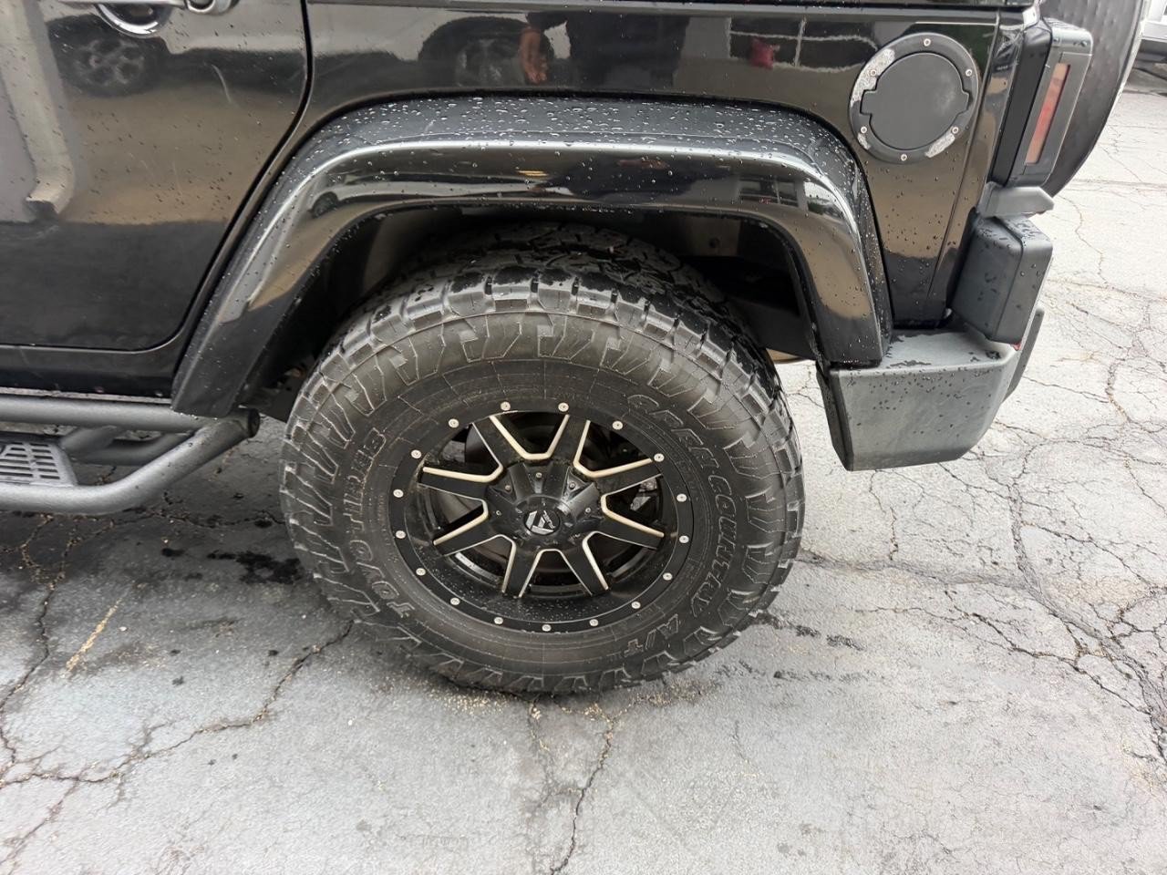 Used 2017 Jeep Wrangler Unlimited Sahara w/ Connectivity Group AWD/4WD image 6