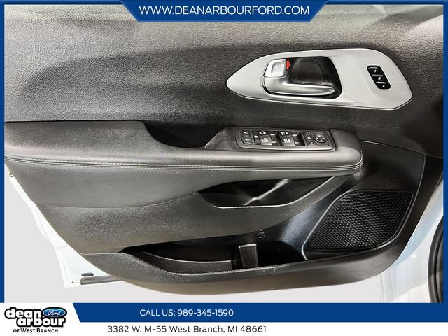 Used 2025 Chrysler Pacifica Limited FWD image 11