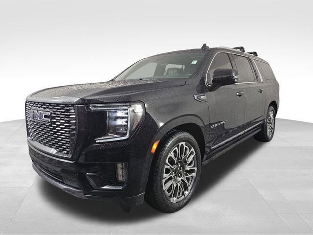 Used 2023 GMC Yukon XL Denali Ultimate AWD/4WD image 3