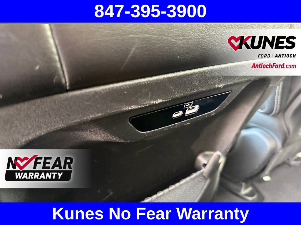 Used 2023 Chrysler Pacifica Touring-L FWD image 39