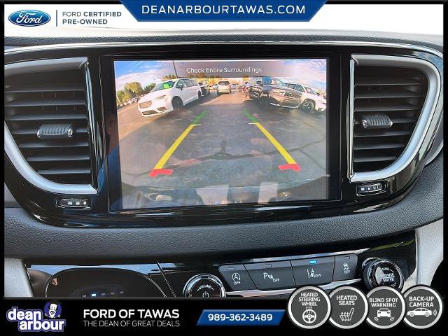 Used 2024 Chrysler Pacifica Touring-L FWD image 10
