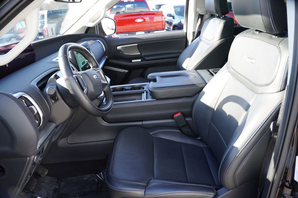 Certified 2025 Ford Expedition Max Platinum image 18