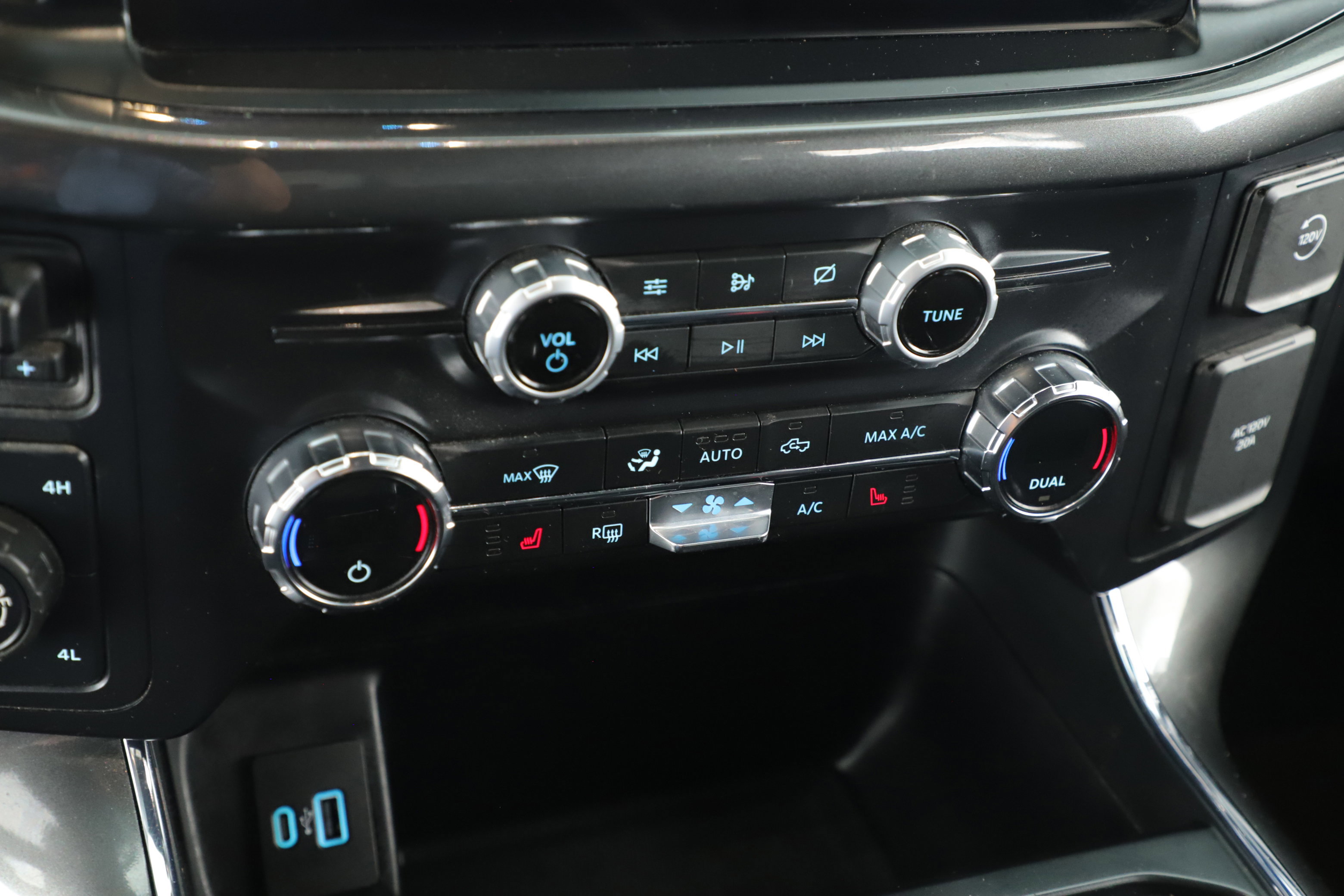 Certified 2021 Ford F150 XLT w/ Equipment Group 302A High image 17