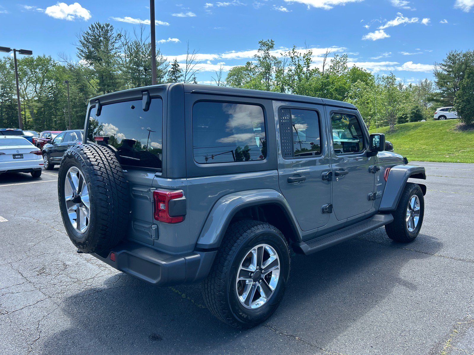 Used 2020 Jeep Wrangler Unlimited Sahara AWD/4WD image 14