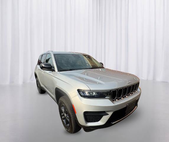 Used 2023 Jeep Grand Cherokee Laredo w/ Luxury Tech Group I AWD/4WD image 27