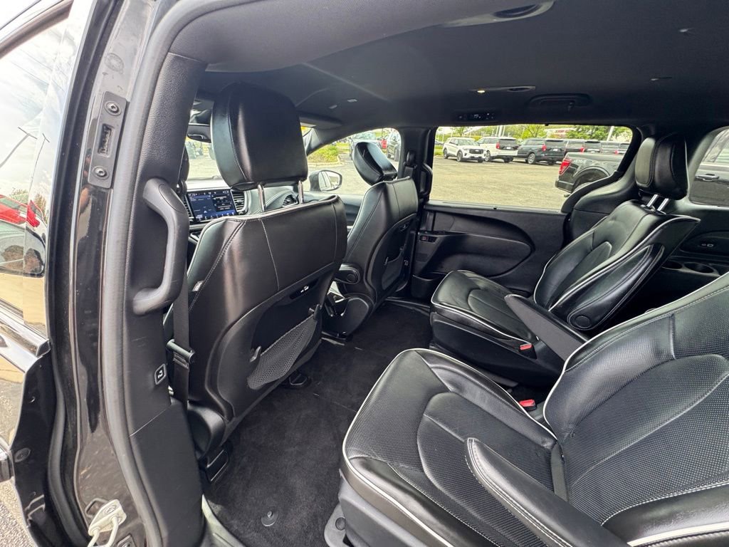 Used 2021 Chrysler Pacifica Limited w/ S Appearance Package FWD image 14