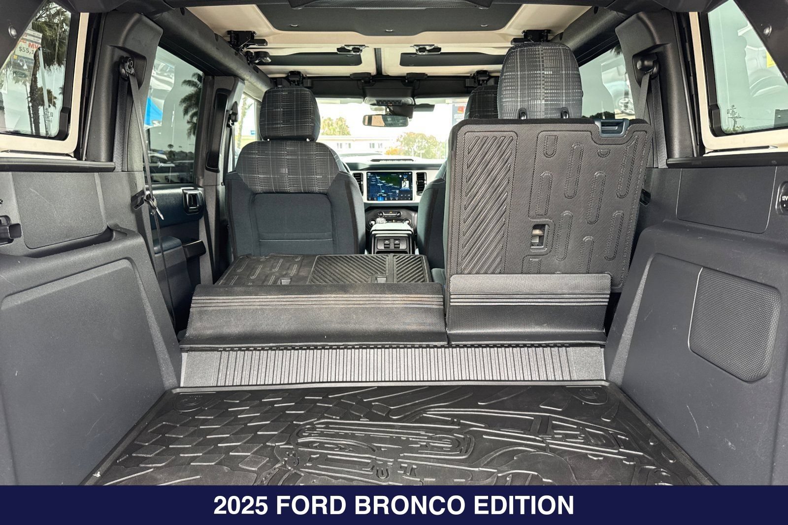 Certified 2025 Ford Bronco Heritage Edition AWD/4WD image 17