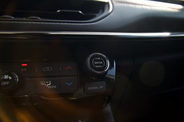 Used 2025 Jeep Compass Trailhawk AWD/4WD image 31