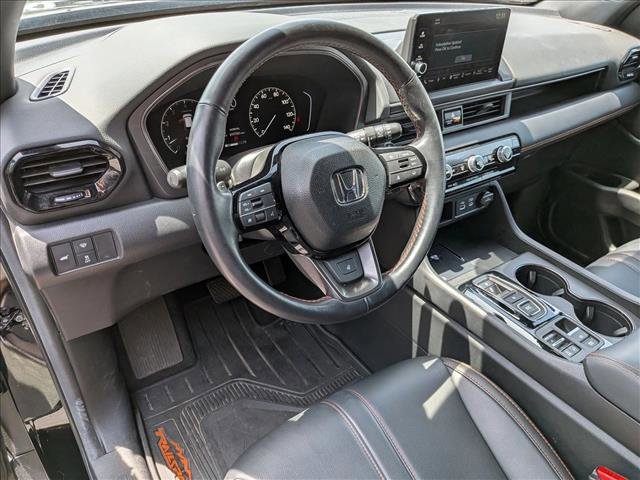 Used 2025 Honda Pilot TrailSport image 10