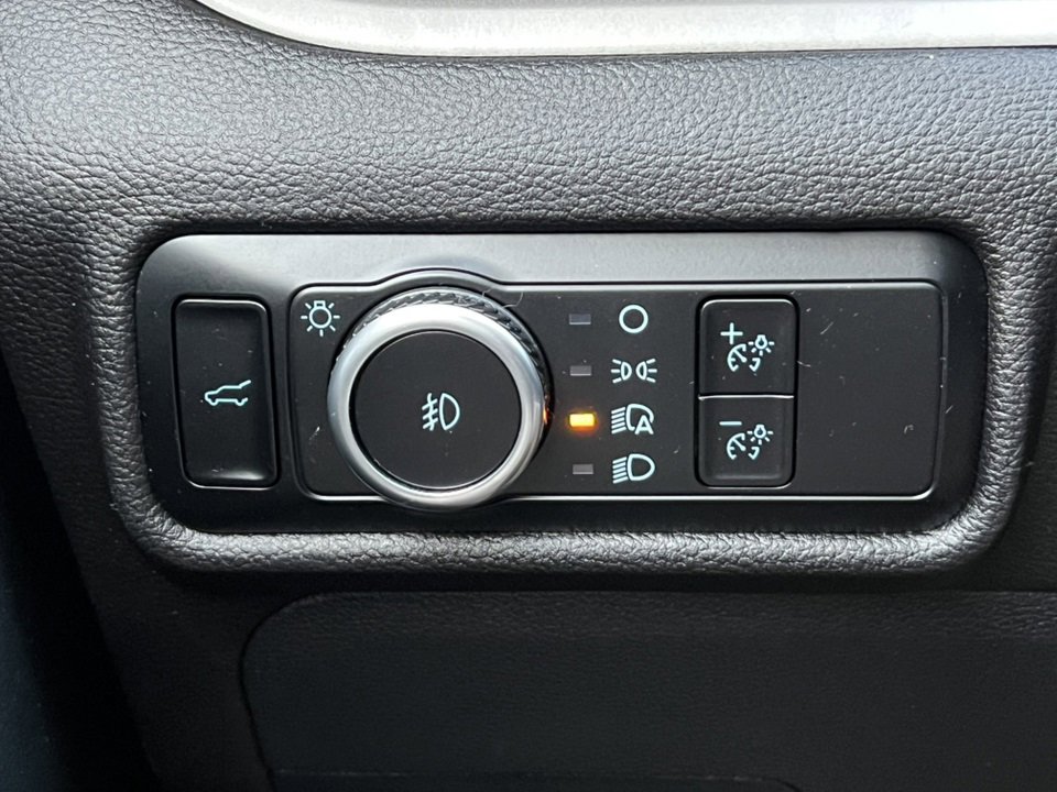 Certified 2023 Ford Explorer XLT w/ Equipment Group 202A image 19