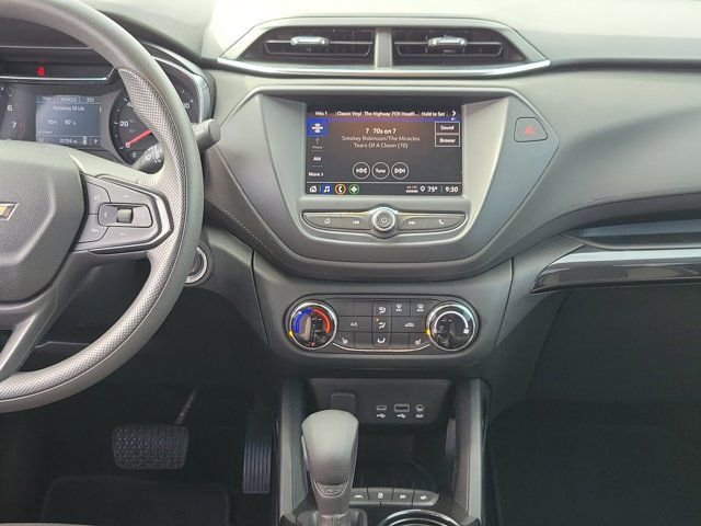 Used 2022 Chevrolet TrailBlazer LT w/ Confidence II Package FWD image 19