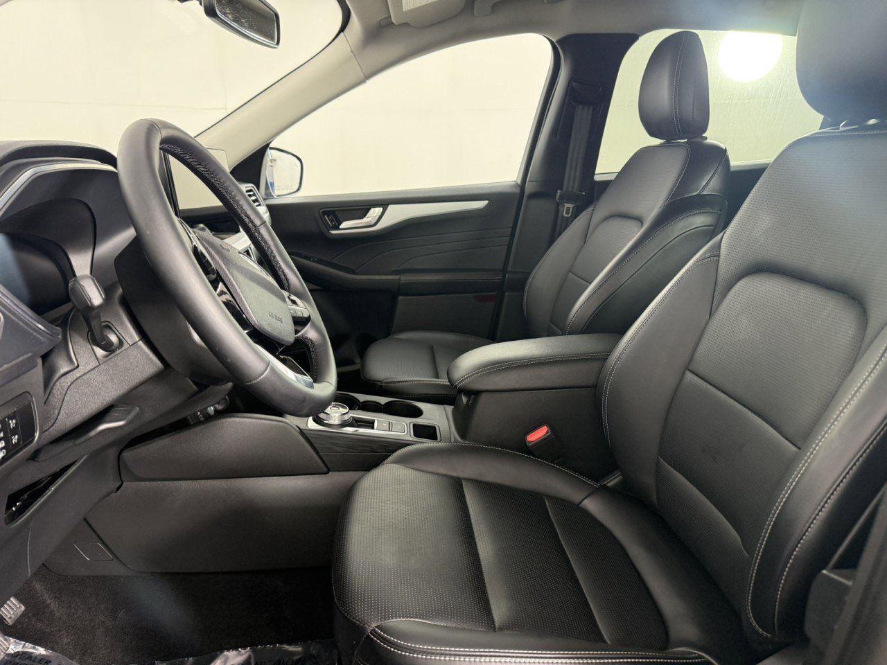 Certified 2025 Ford Escape Platinum AWD/4WD image 14