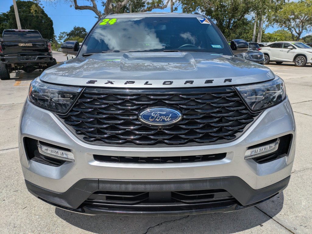 Certified 2024 Ford Explorer ST-Line w/ Class IV Trailer Tow Package RWD image 8