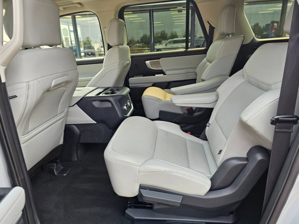 Certified 2025 Ford Expedition Max Platinum w/ Driver's Package AWD/4WD image 19
