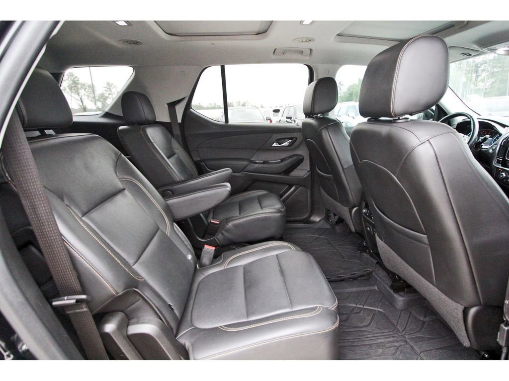 Used 2021 Chevrolet Traverse Premier w/ LPO, Blackout Package FWD image 10