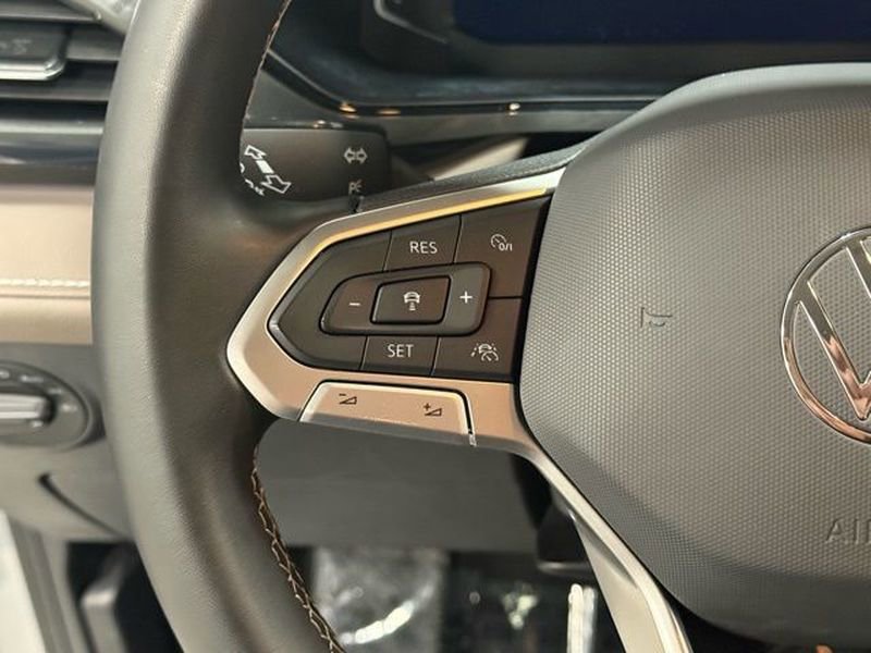 Used 2022 Volkswagen Taos SEL image 19