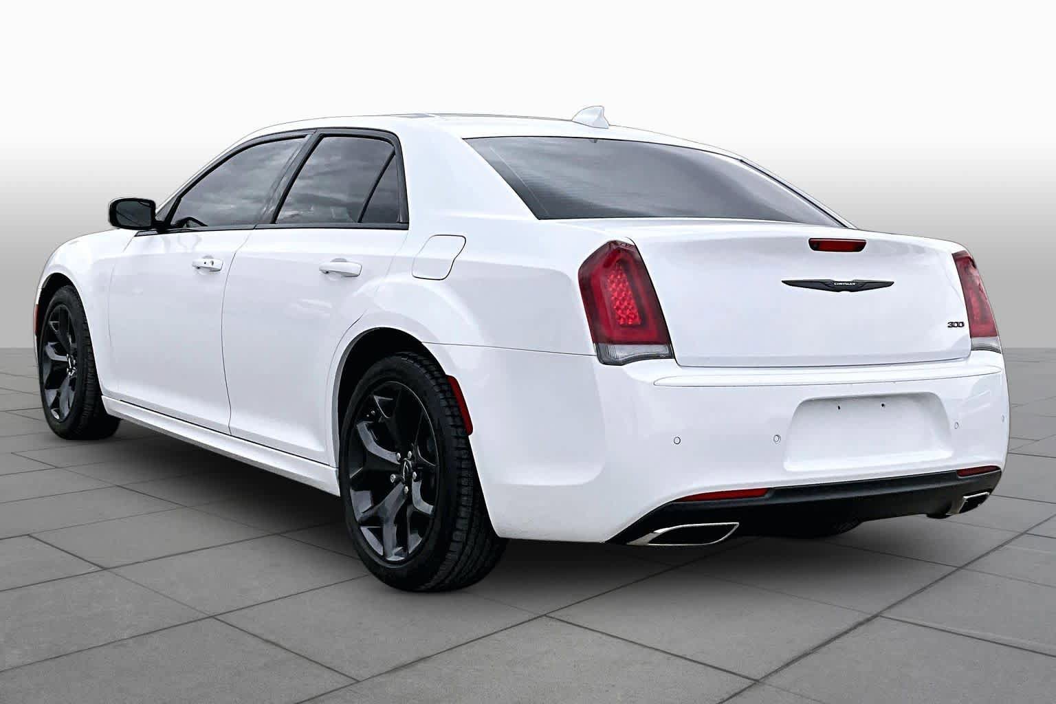 Used 2023 Chrysler 300 Touring L w/ Comfort Group RWD image 11