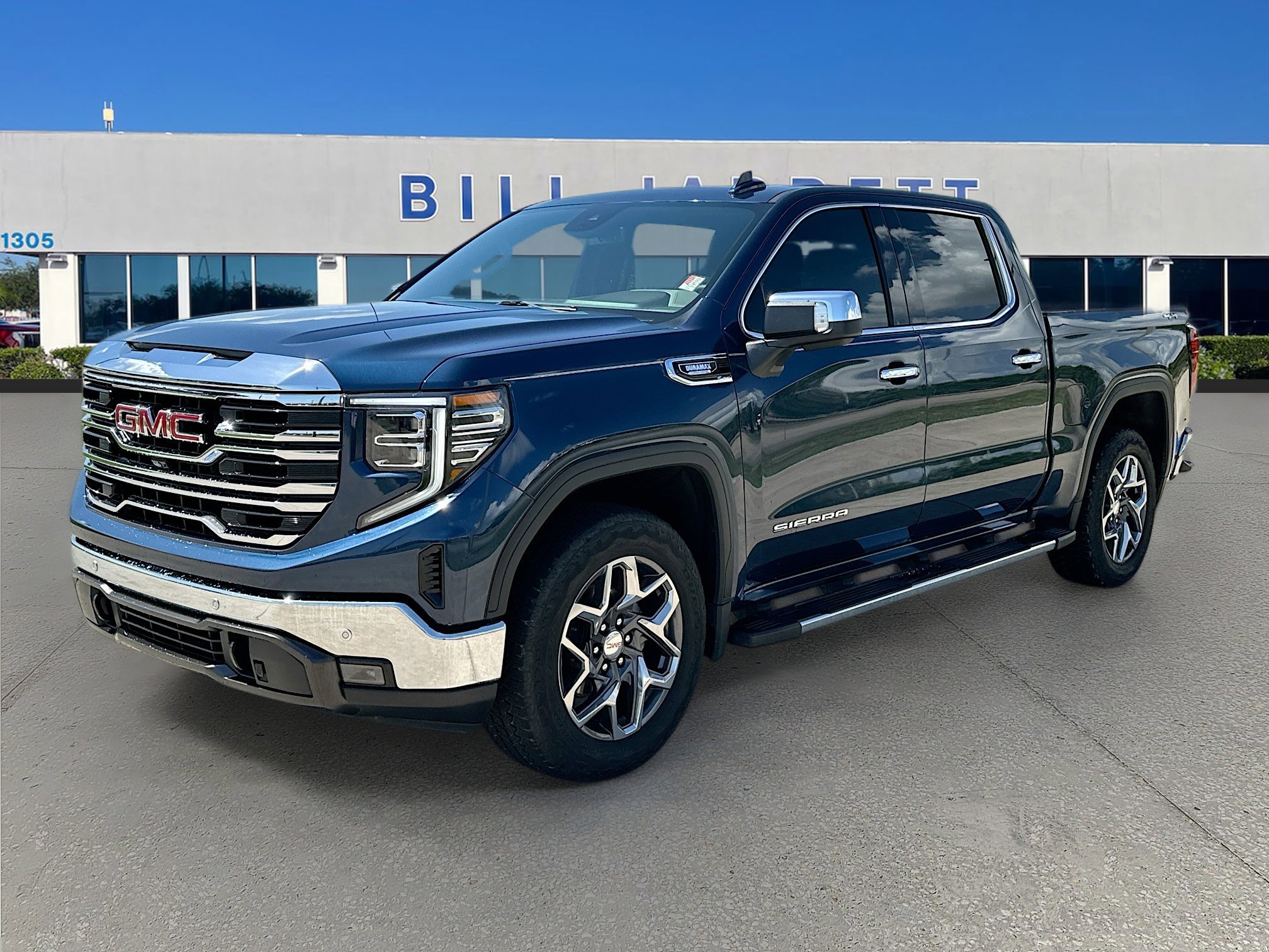 Used 2023 GMC Sierra 1500 SLT w/ SLT Premium Plus Package AWD/4WD image 3