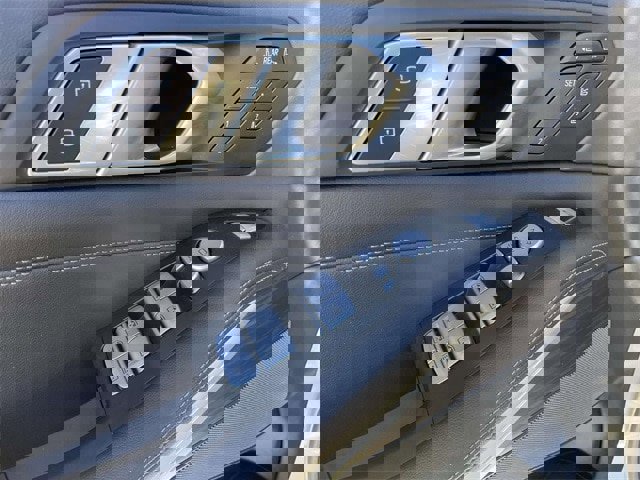 Used 2023 BMW X7 xDrive40i w/ Executive Package image 18