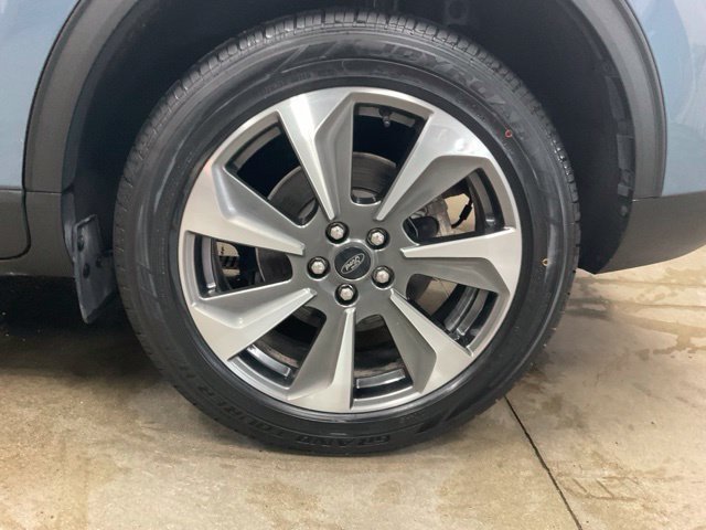 Certified 2025 Ford Escape Platinum AWD/4WD image 19