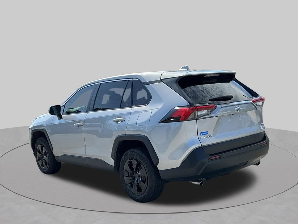 Used 2022 Toyota RAV4 LE FWD image 5