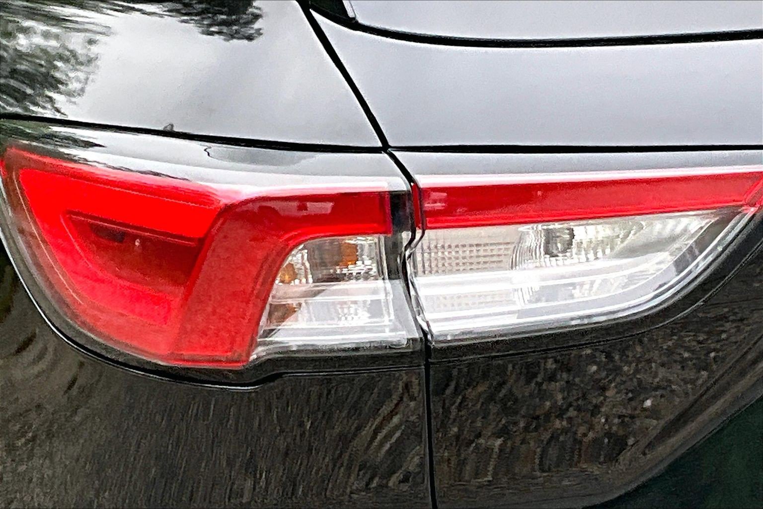 Certified 2022 Ford Escape SEL w/ SEL Stealth AWD Package image 30