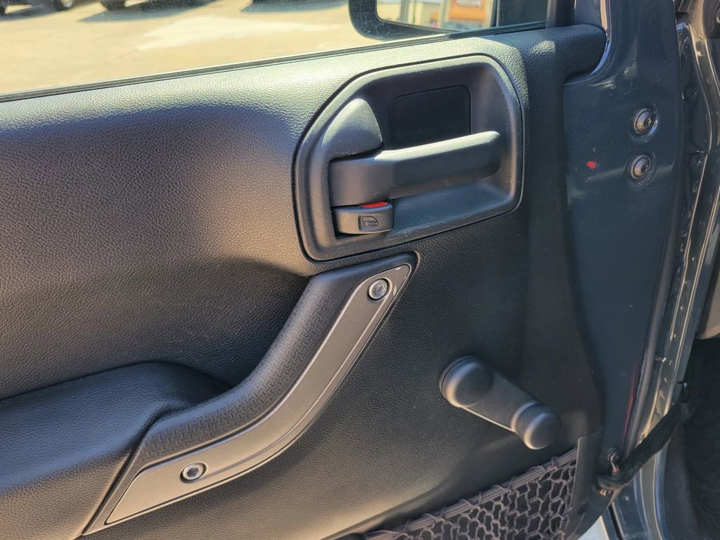 Used 2017 Jeep Wrangler Unlimited Sport w/ Connectivity Group AWD/4WD image 19