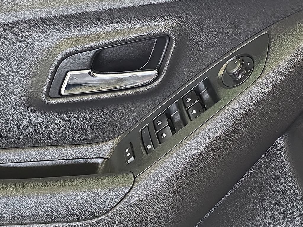 Used 2020 Chevrolet Trax LS FWD image 25
