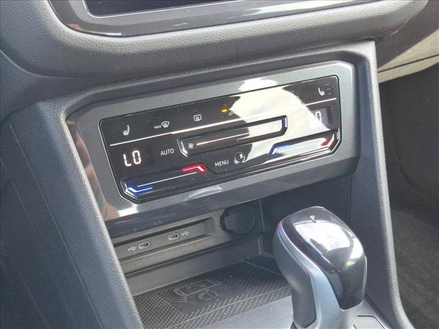 Used 2022 Volkswagen Tiguan SE R-Line AWD/4WD image 16
