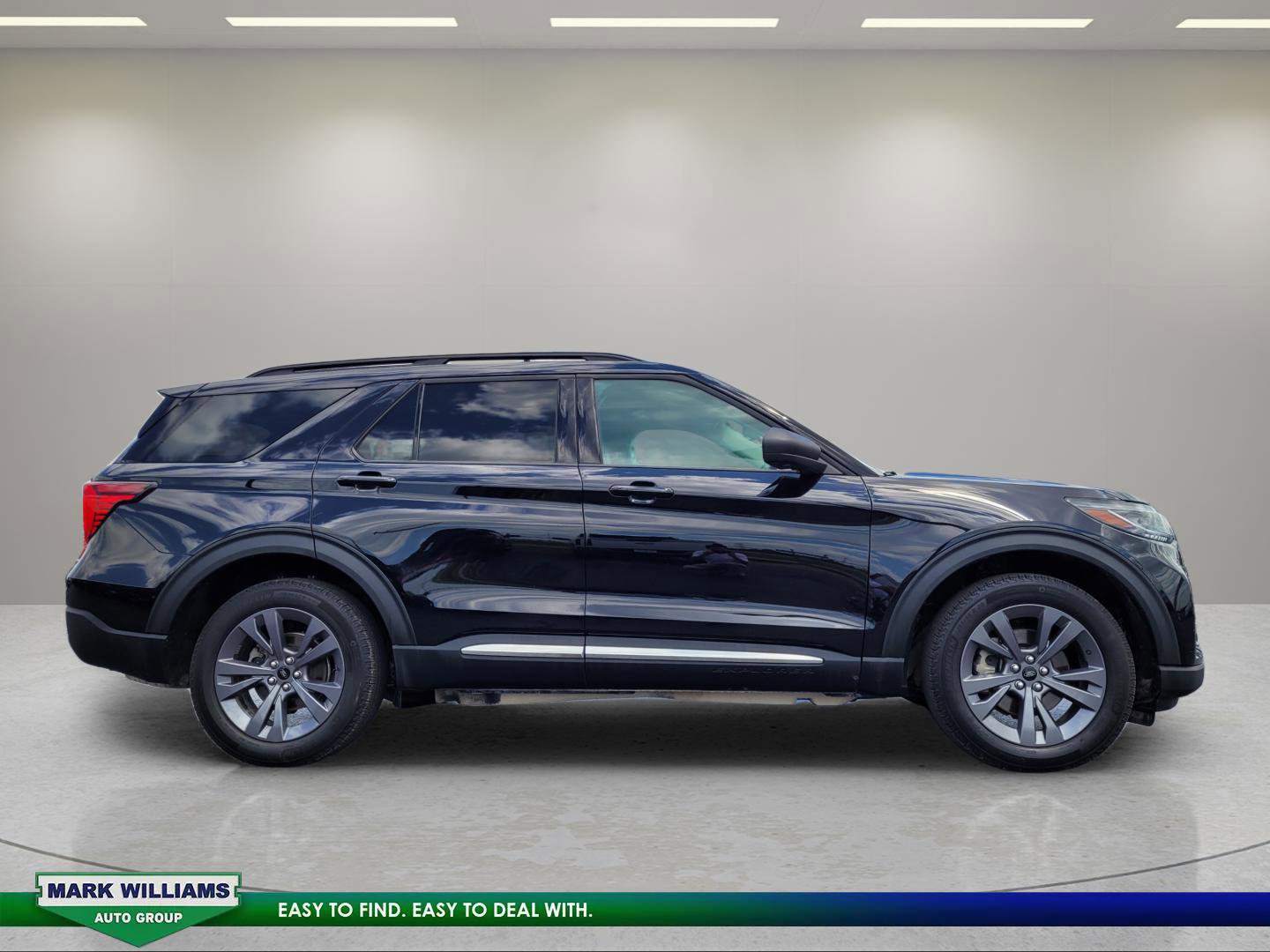 Certified 2025 Ford Explorer Active w/ Active Comfort Package AWD/4WD image 2