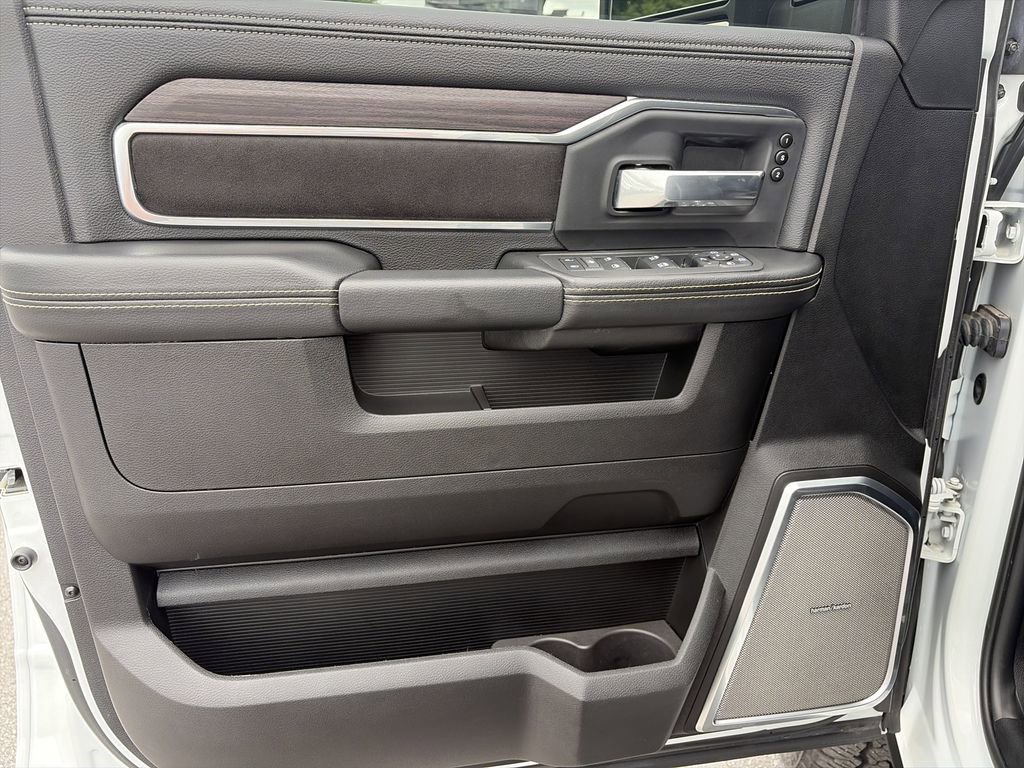 Used 2025 RAM 2500 Laramie AWD/4WD image 18