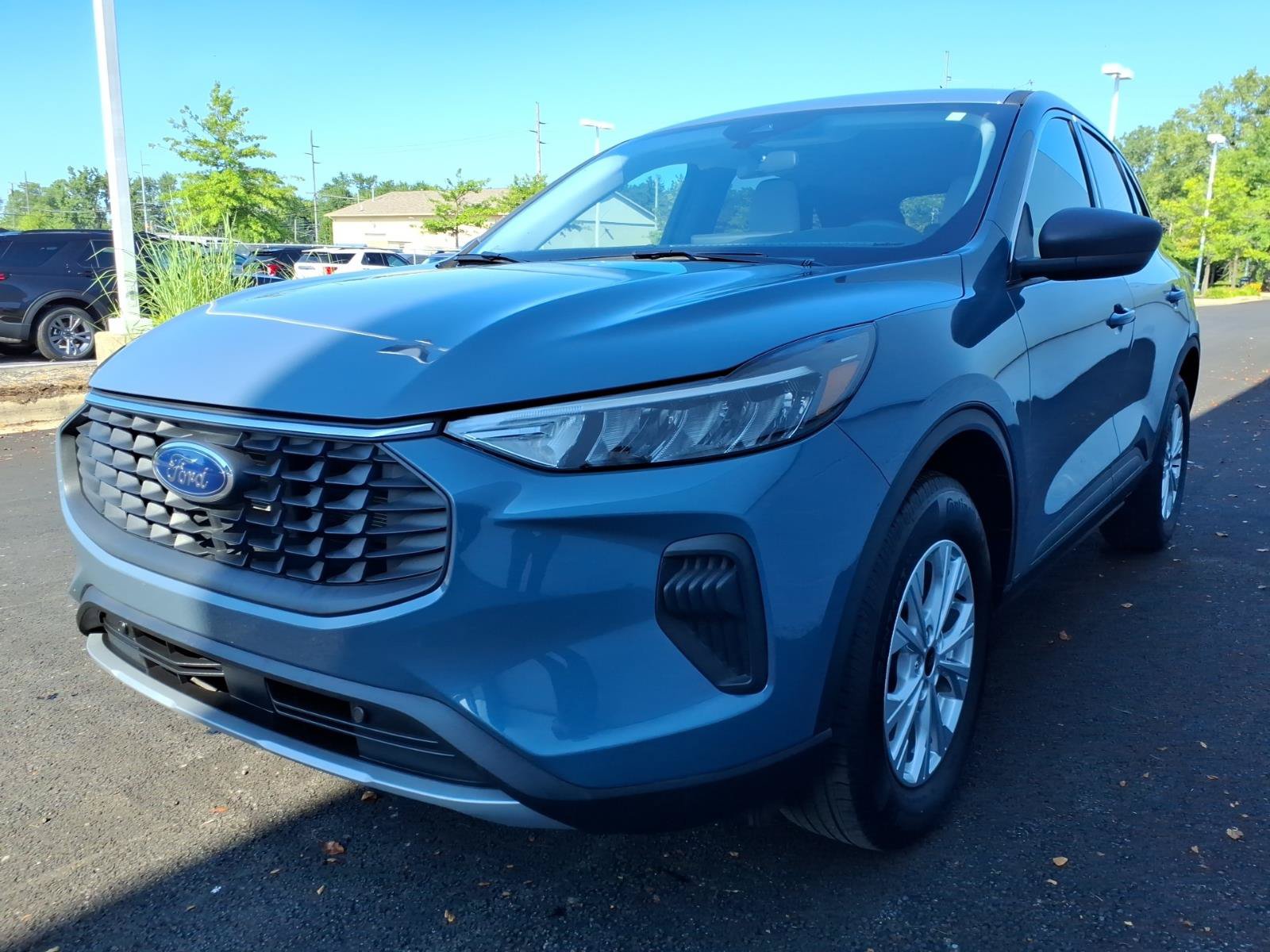 Certified 2023 Ford Escape Active w/ Tech Pack #1 AWD/4WD image 3