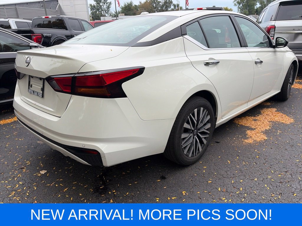 Used 2025 Nissan Altima 2.5 SV FWD image 3