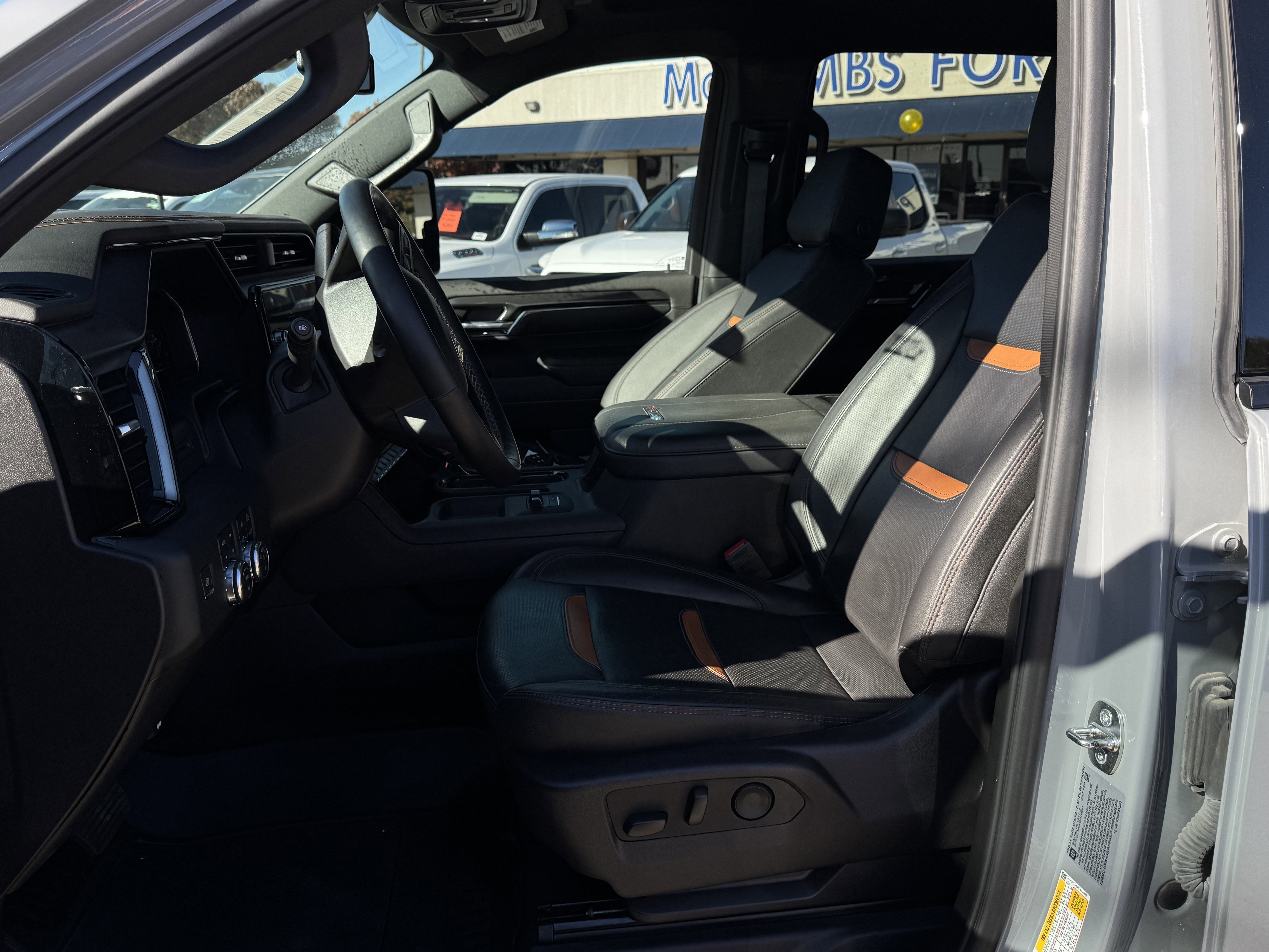 Used 2024 GMC Sierra 2500 AT4 w/ AT4 Preferred Package image 16