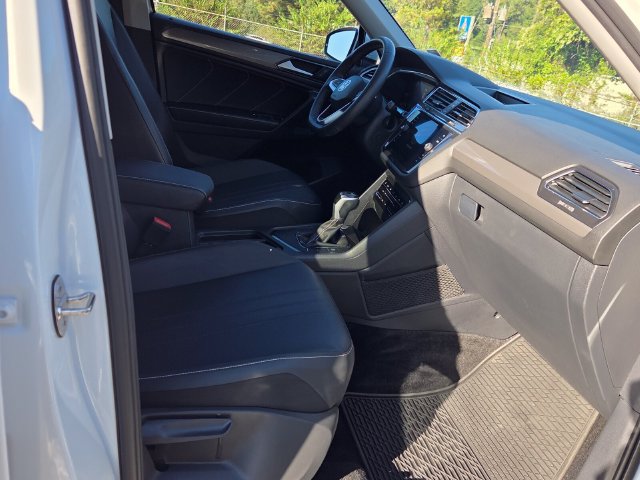 Used 2023 Volkswagen Tiguan SE FWD image 12