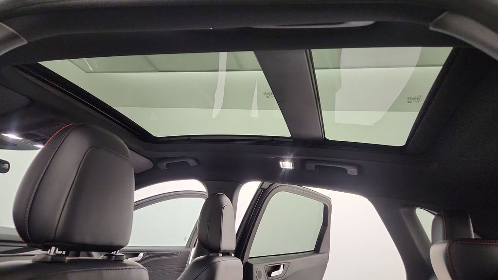 Certified 2023 Ford Escape ST-Line Select w/ Tech Pack #2 image 17