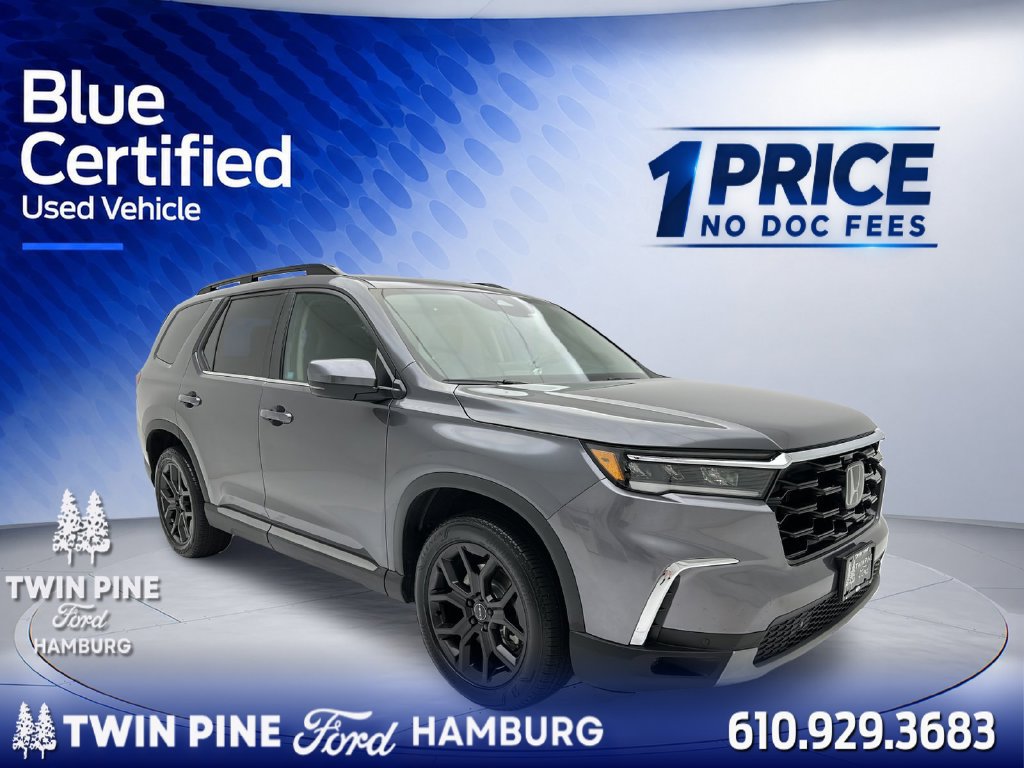 Used 2025 Honda Pilot Touring image 1