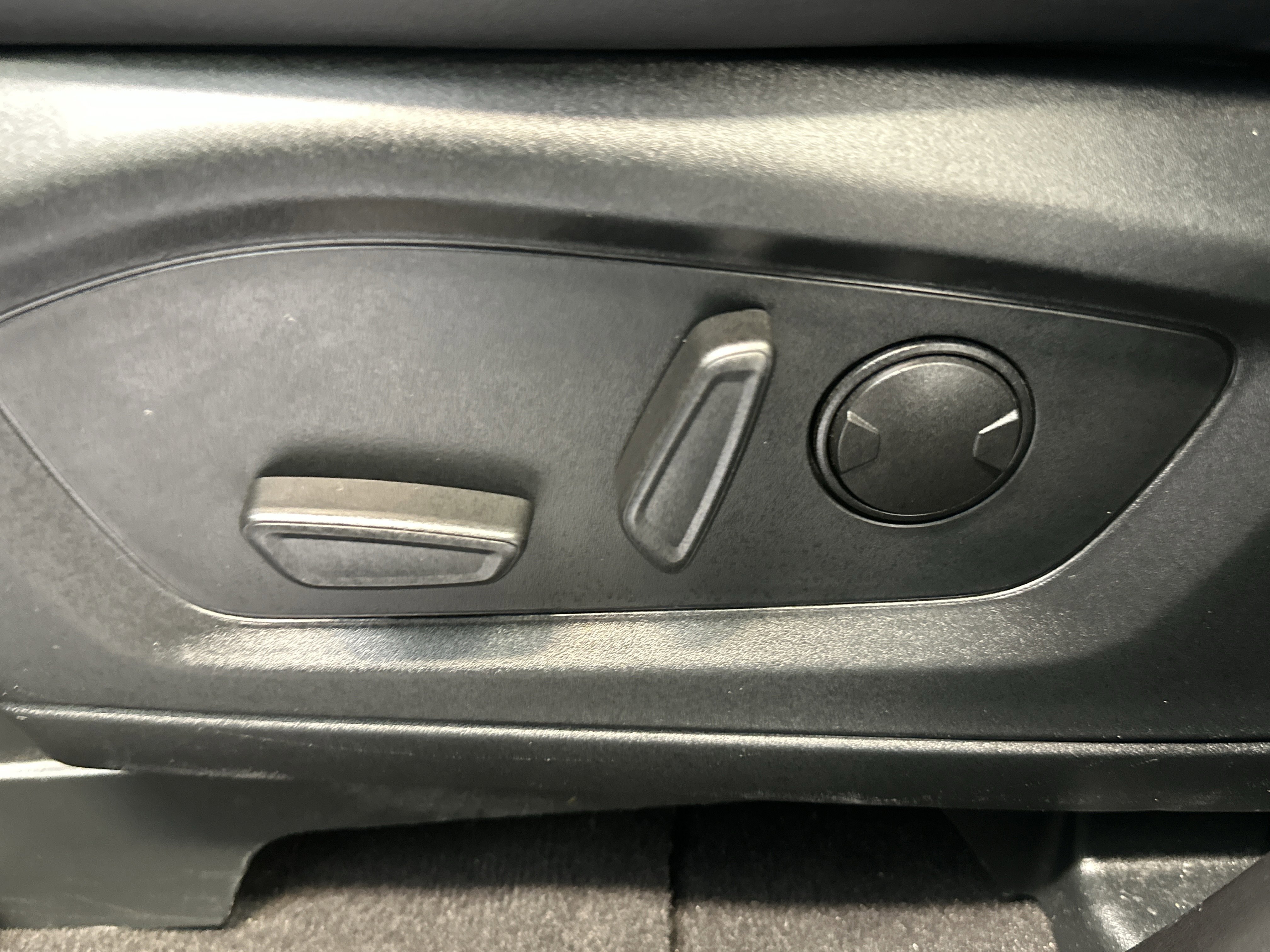 Certified 2023 Ford Explorer XLT w/ Equipment Group 202A image 25