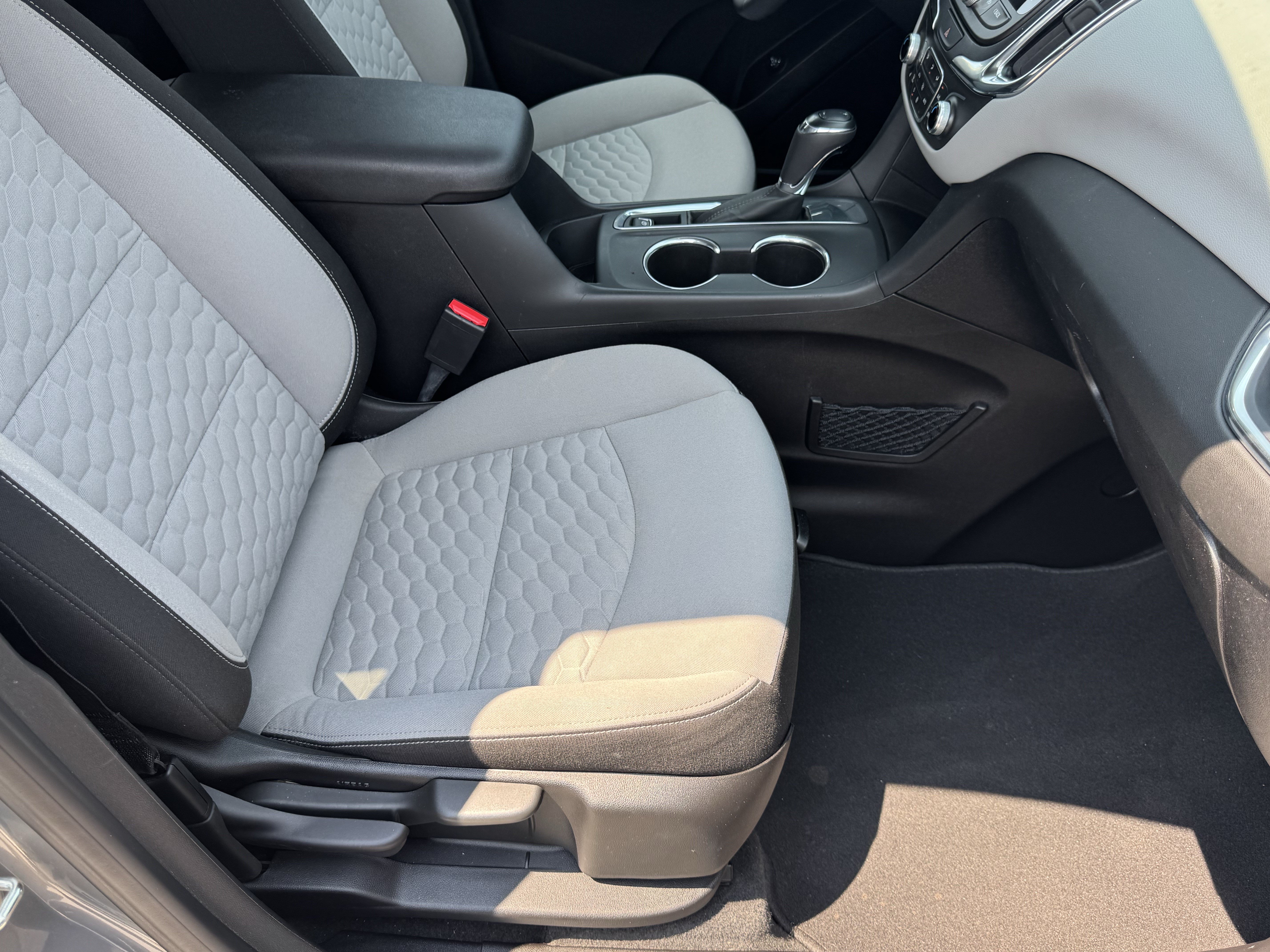 Used 2018 Chevrolet Equinox LT w/ Sun & Infotainment Package FWD image 15