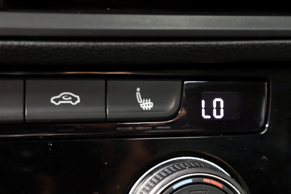 Used 2024 Volkswagen Jetta SE FWD image 4