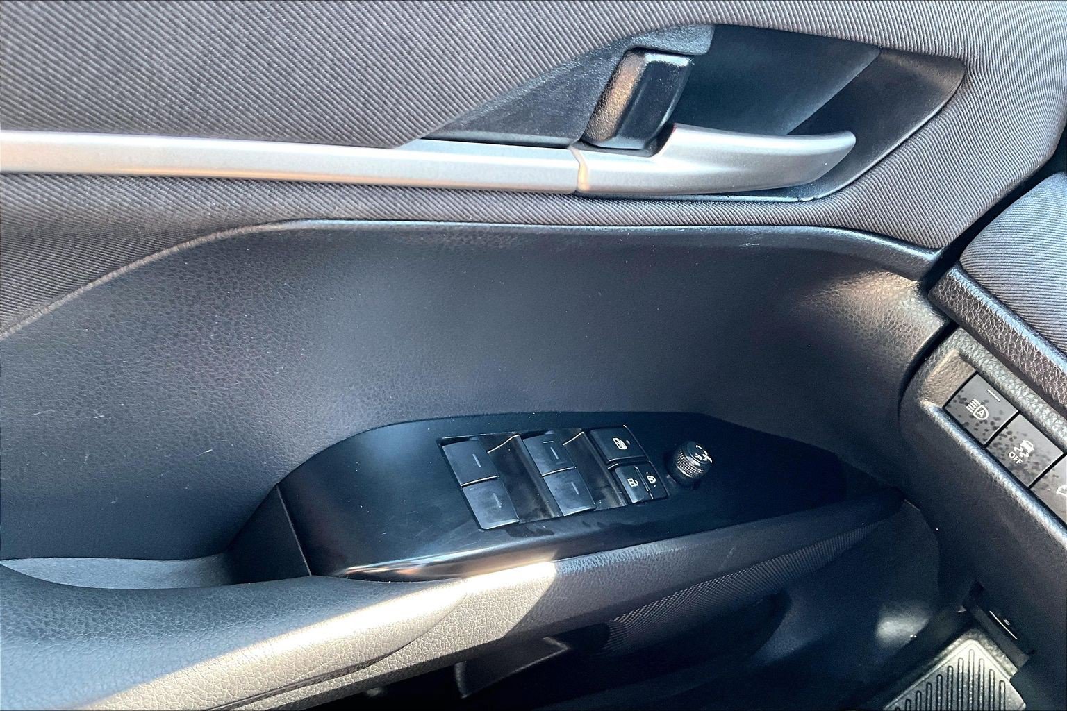 Used 2025 Toyota Camry LE FWD image 33
